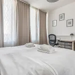 Via De Sanctis 26 Milano 4 Pax